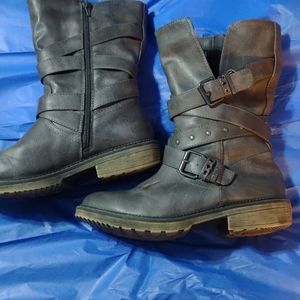 Maurices zip up wide winter boots.